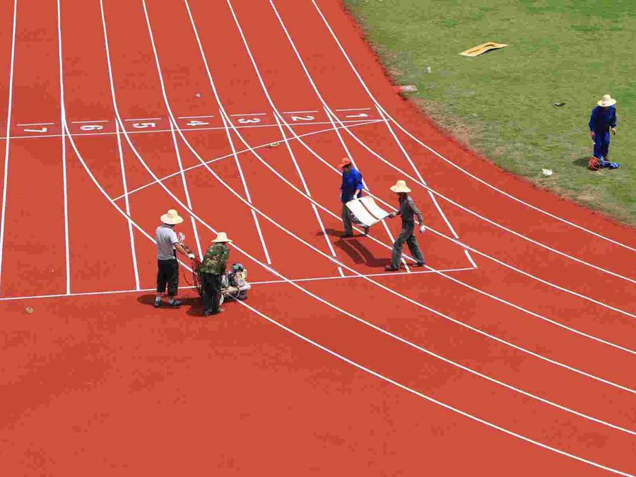 塑膠跑道對環(huán)境有影響嗎？橡膠球場應(yīng)怎么清理？